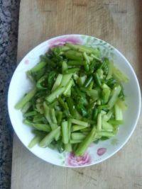 茄瓜和蒜苔能一起吃吗,茄瓜与蒜苔的搭配食用探讨